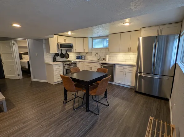 312 NE 52nd St #Mil, Seattle, WA 98105