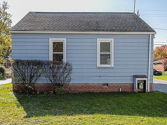 3rd image of 23412 Clifford Dr