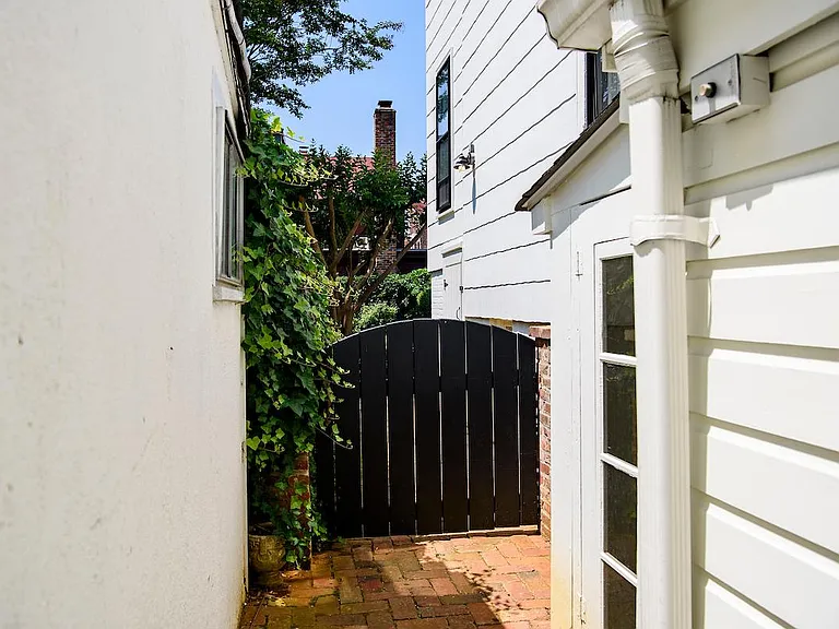 191 Prince George St #E — Photo 11