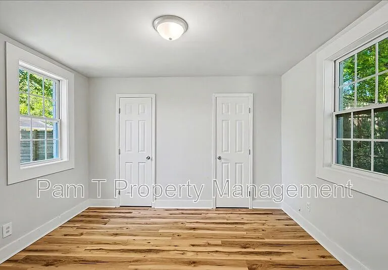 628 W 48th St — Photo 10