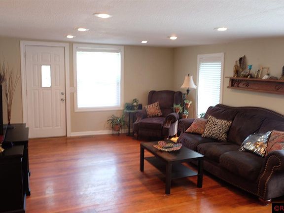4th image of 514 Carney Ave