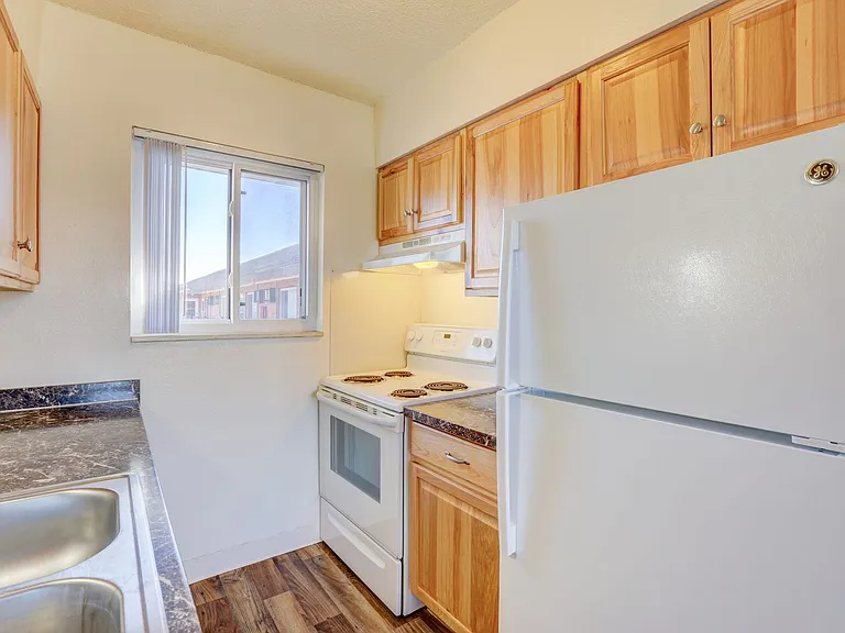 Allison Court Apartments — Photo 39