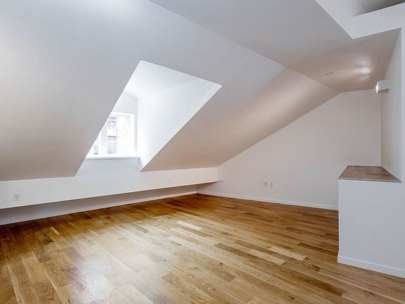 4th image of 323 Canal St Frnt 3
