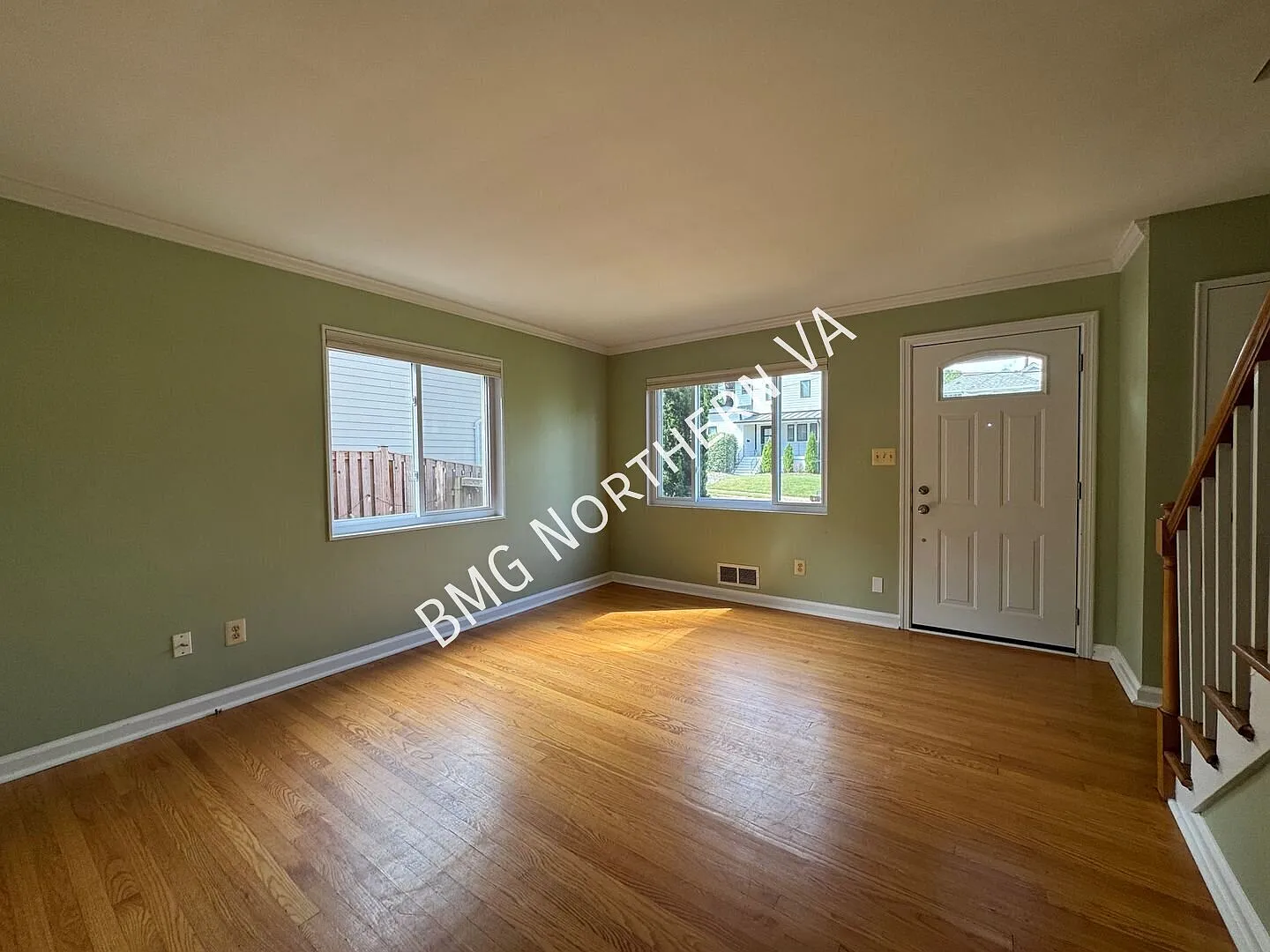Beautiful 2 Bed 2 Bath Semi-Detached Brick Home In Groves Mt — Photo 2