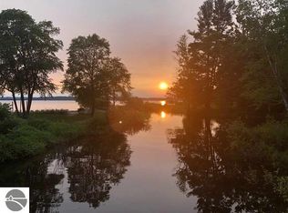 5603 E Creeks Xing, Williamsburg, MI 49690