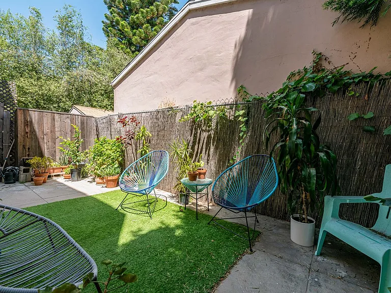 1848 N Mariposa Ave — Photo 16