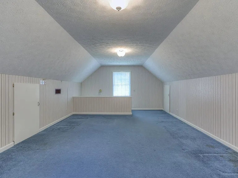 2303 Friendship Dr — Photo 15