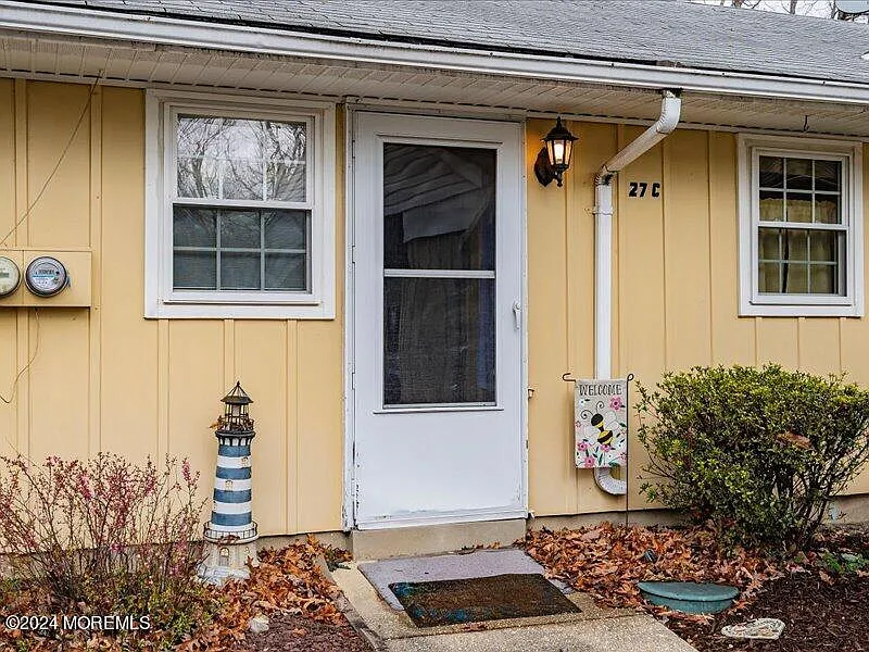 27C Buckingham Drive photo 1