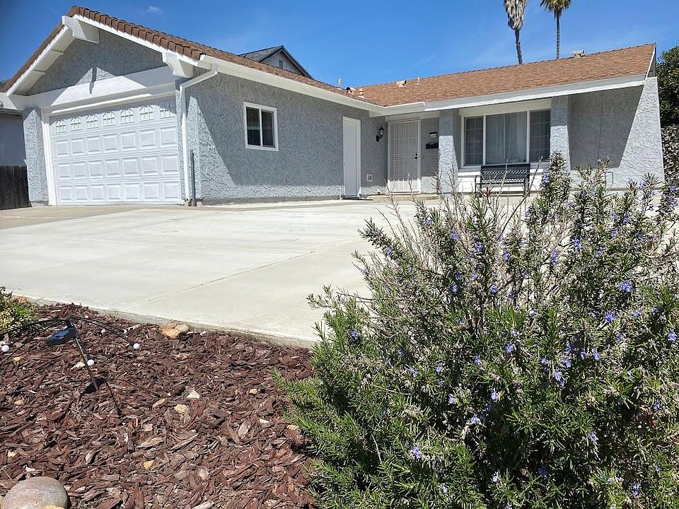 Large concrete front yard for relaxing or parking