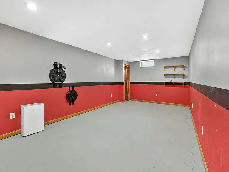 8472 Kingsley Dr — Photo 24