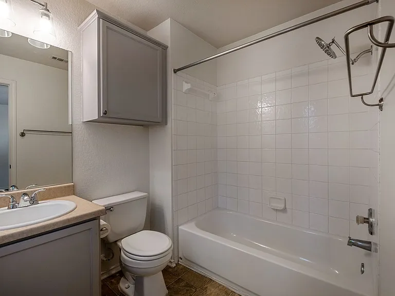 2208 Melissa Oaks Ln — Photo 15