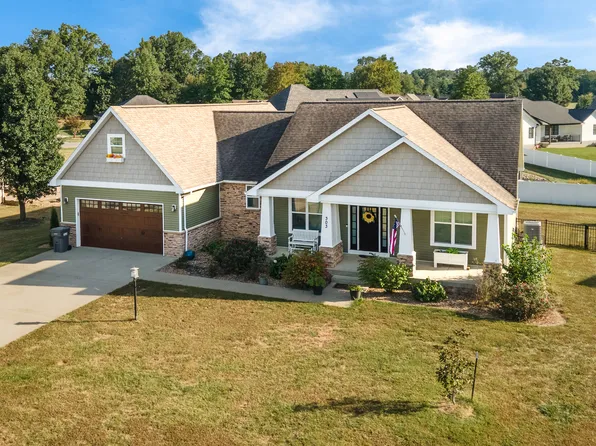 303 Excalibur Dr, Carterville, IL 62918