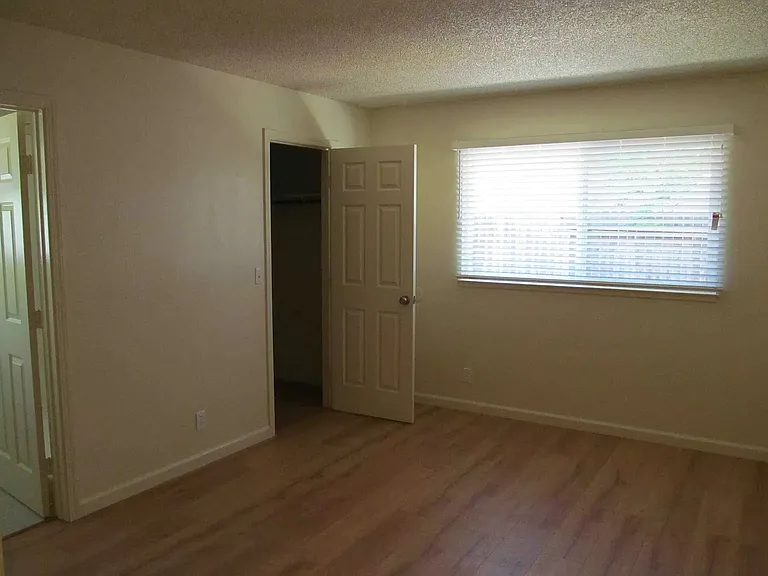 1723 Kent St — Photo 7