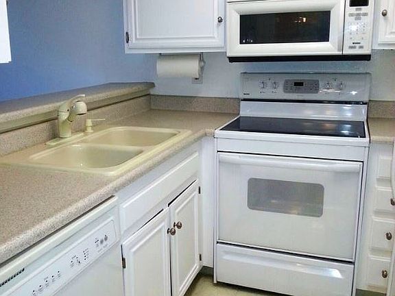 4th image of 6930 Hyde Park Dr Unit 129
