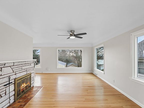 4th image of 2321 W Dalton Ave