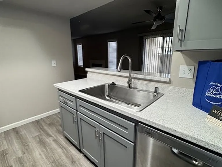 River Run Apartments — Photo 15