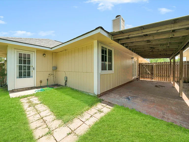 16906 Pocono Dr — Photo 38
