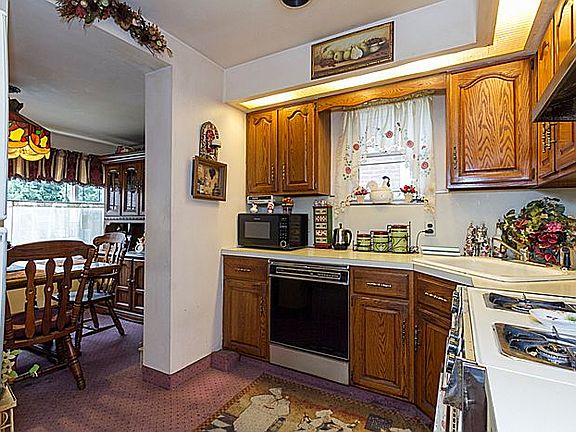 4th image of 3318 Avenue T