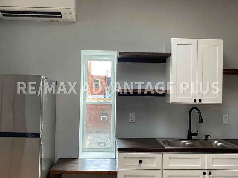 118 W 3rd St — Photo 7
