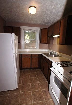 5th image of 559 S 35th Ave