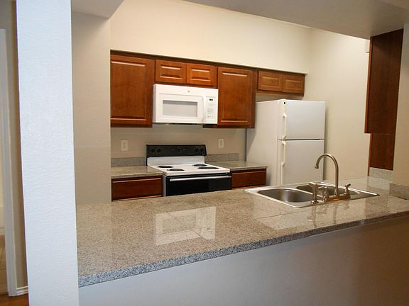 5th image of 3220 Donnelly Cir