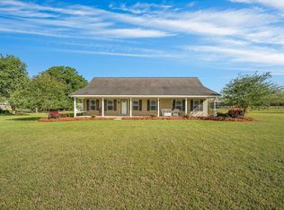 2402 Zoar Rd, Baxley, GA 31513