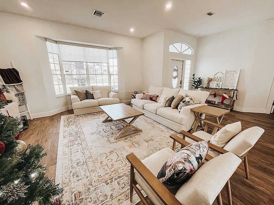 1st image of 19505 Devonwood Cir