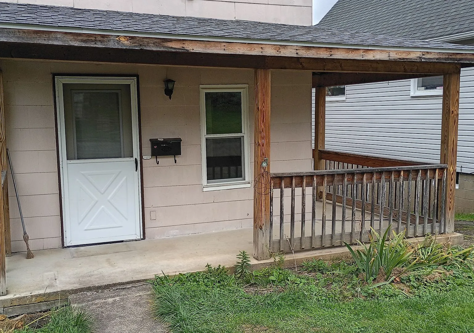 Two Bedroom Single Family Home in Bradford PA is Available to Rent Today! — Photo 2