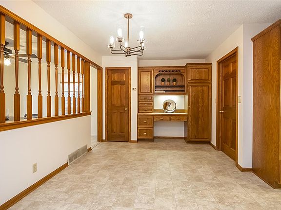 5th image of 1510 Clark Dr