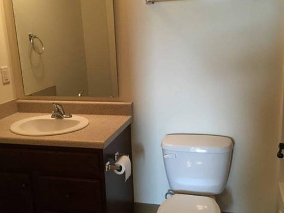 Full bath in each bedroom