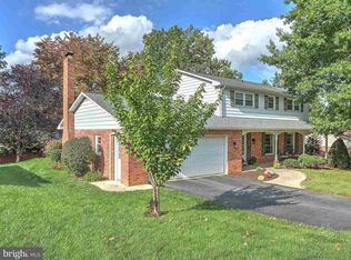 2965 Forrest Ln, York, PA 17402