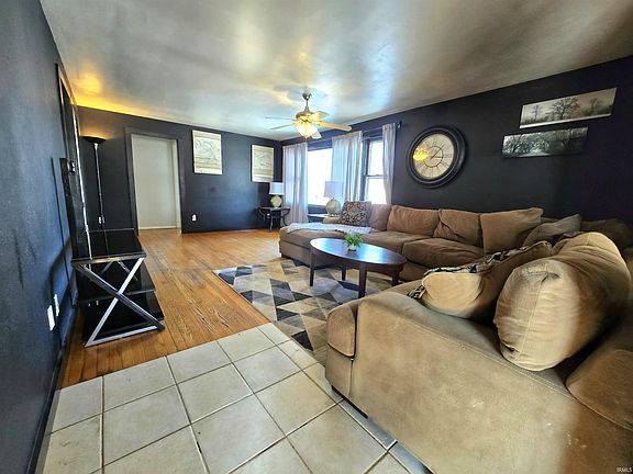 4th image of 230 E Chestnut St