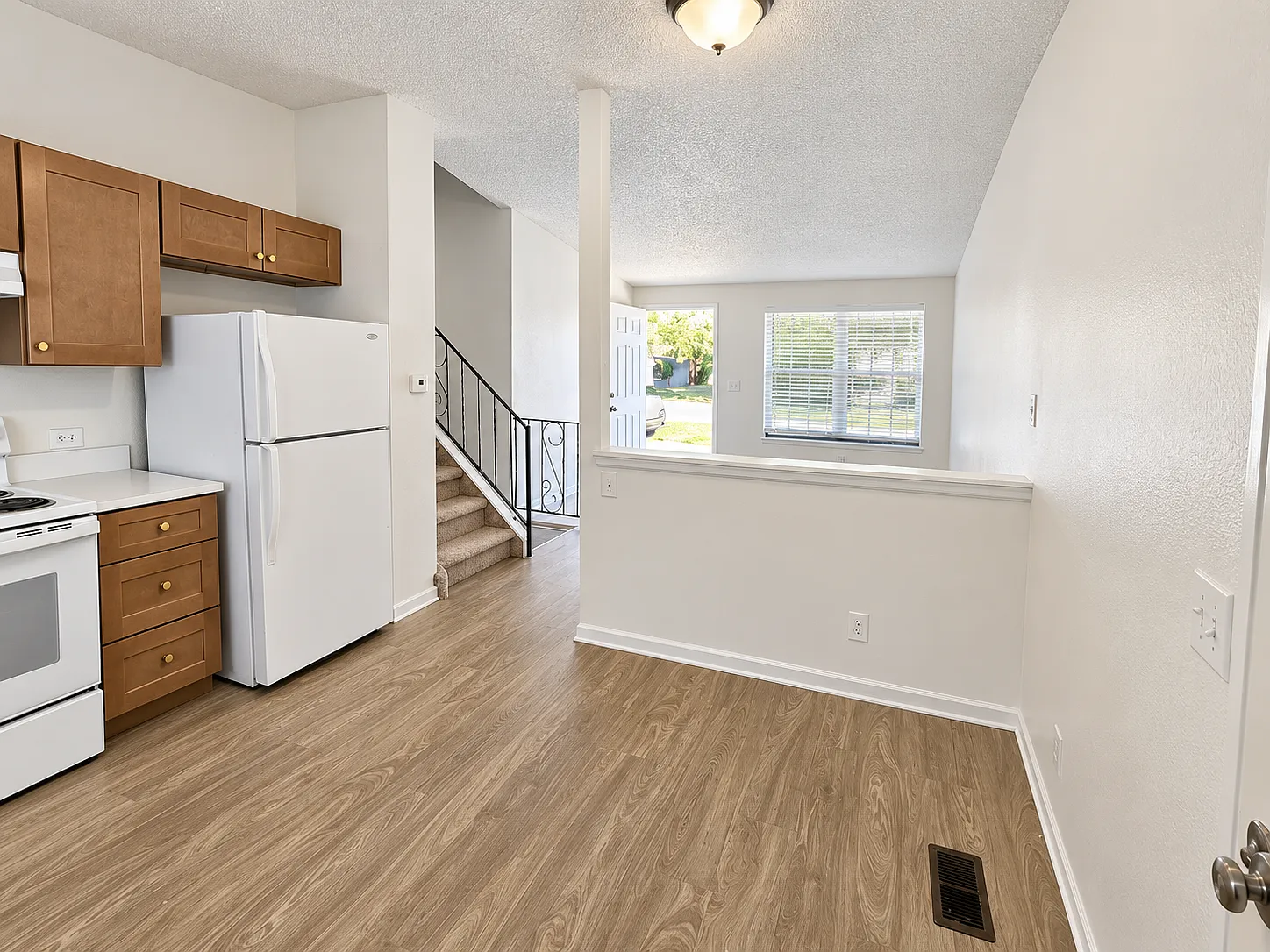 3 bed, 2.0 bath, 1431 sqft, $2,940 — Photo 3