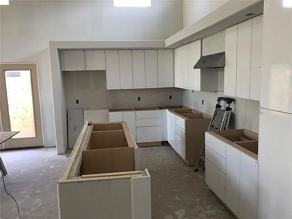 4th image of 8918 Santa Clara Dr