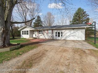 9700 Highland Dr, Perrinton, MI 48871