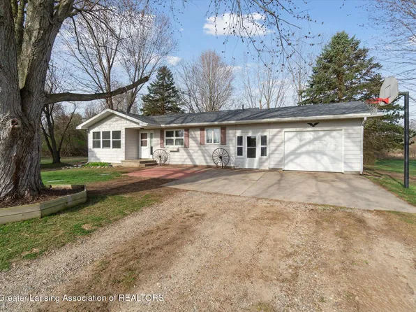 9700 Highland Dr, Perrinton, MI 48871