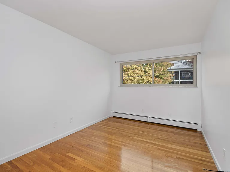 2821 Griffiths Ave — Photo 10
