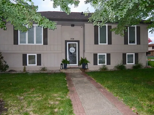 304 12th Ave NW, Altoona, IA 50009