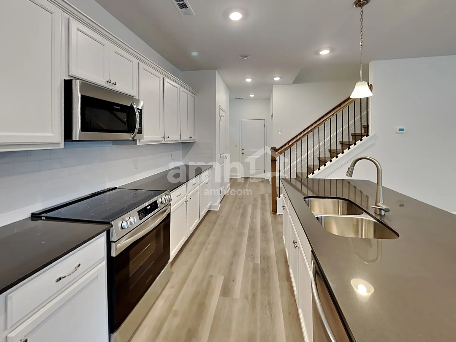5 bed, 3.0 bath, 2445 sqft, $3,415 — Photo 3