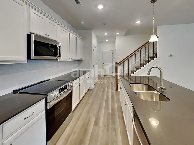 238 Marin Dr — Photo 3