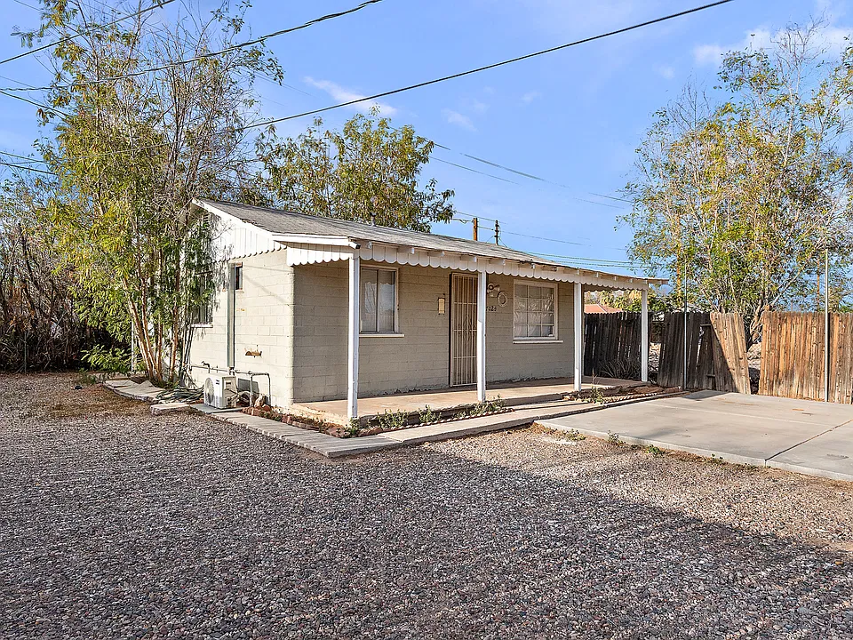 702 1/2 W Pepper Pl #2