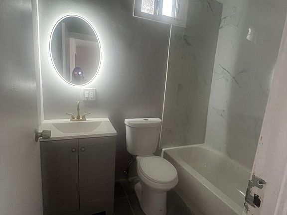 5th image of 68 Harrison Ave #1L