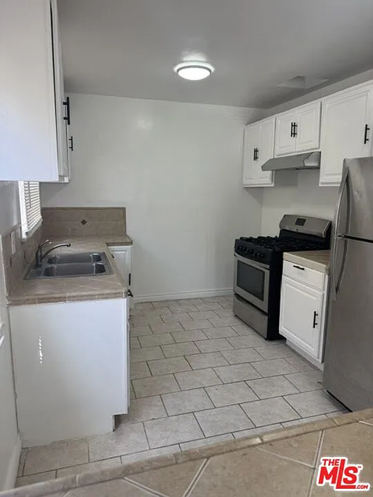 3 bed, 1.5 bath, $2,950 — Photo 2