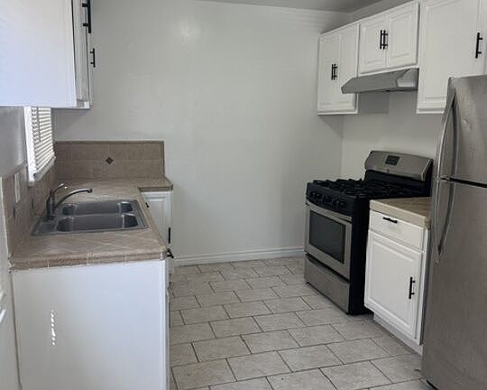 2nd image of 5612 Edgemar Ave