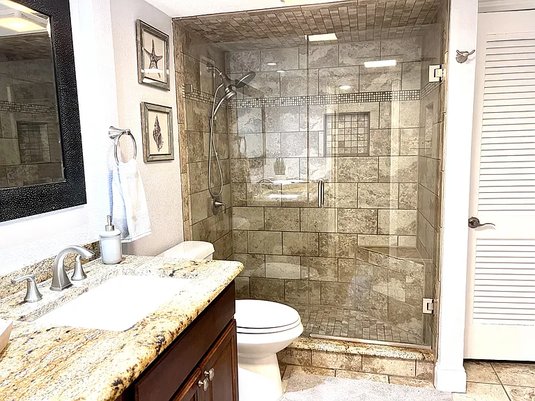 E Avenue J — Photo 11