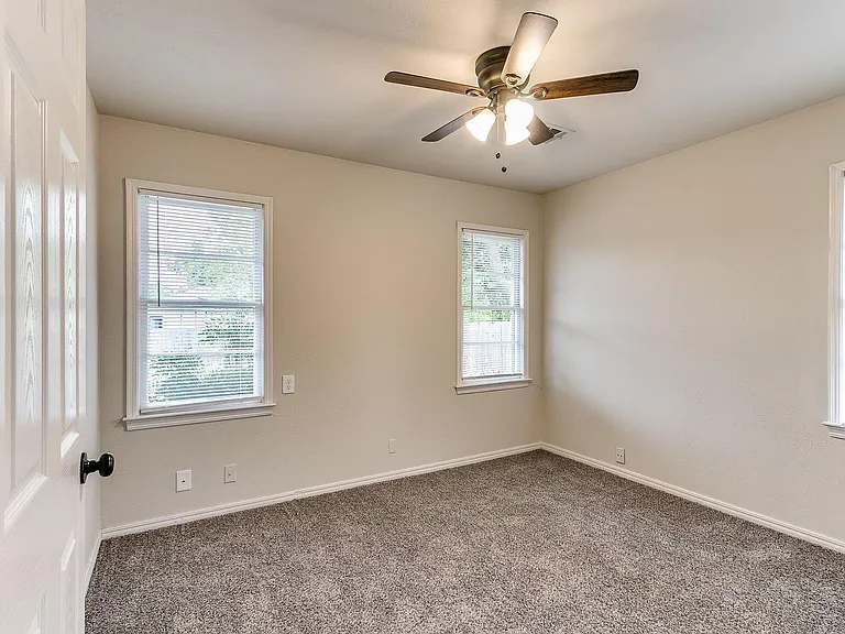 2221 Churchill Pl — Photo 12