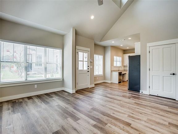 2nd image of 407 Cedar St #2