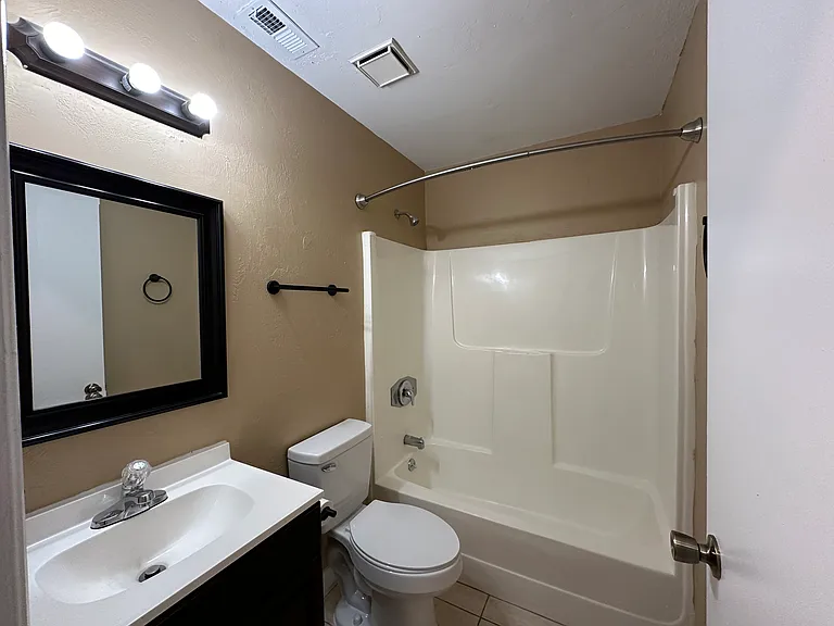 1805 SE 15th Pl #2 — Photo 7
