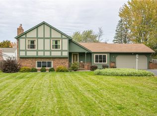 20 Stone Barn Rd, Rochester, NY 14624