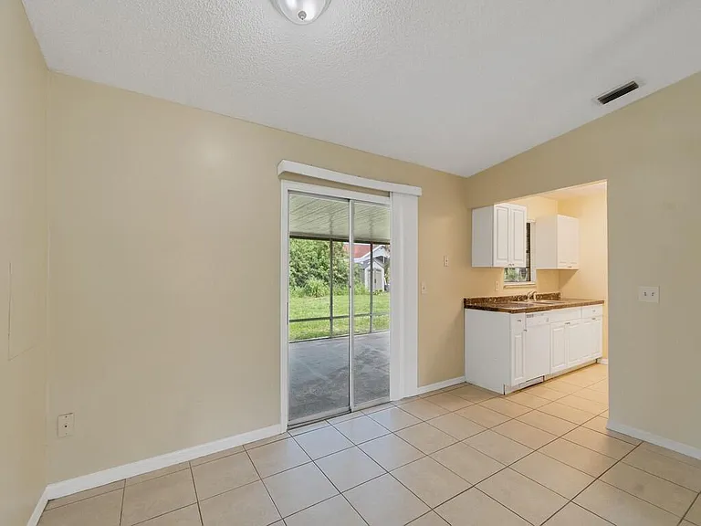 205 SW Voltair Ter — Photo 12